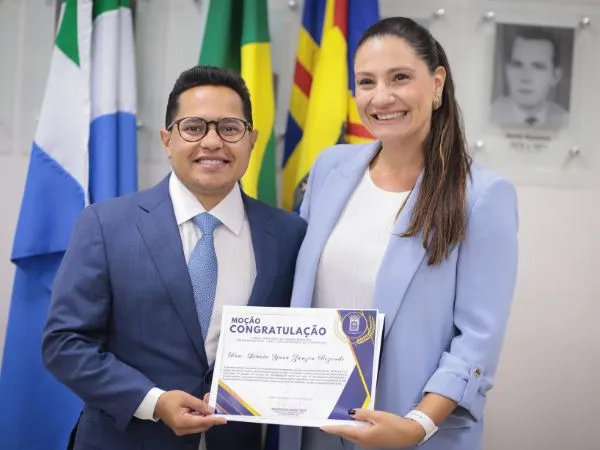 Levando sorrisos com trabalho voluntário, cirurgiã-dentista recebe Congratulação de Papy