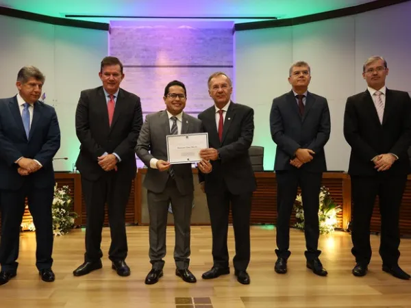 De olho no futuro, Papy é diplomado para 3º mandato de vereador da Capital