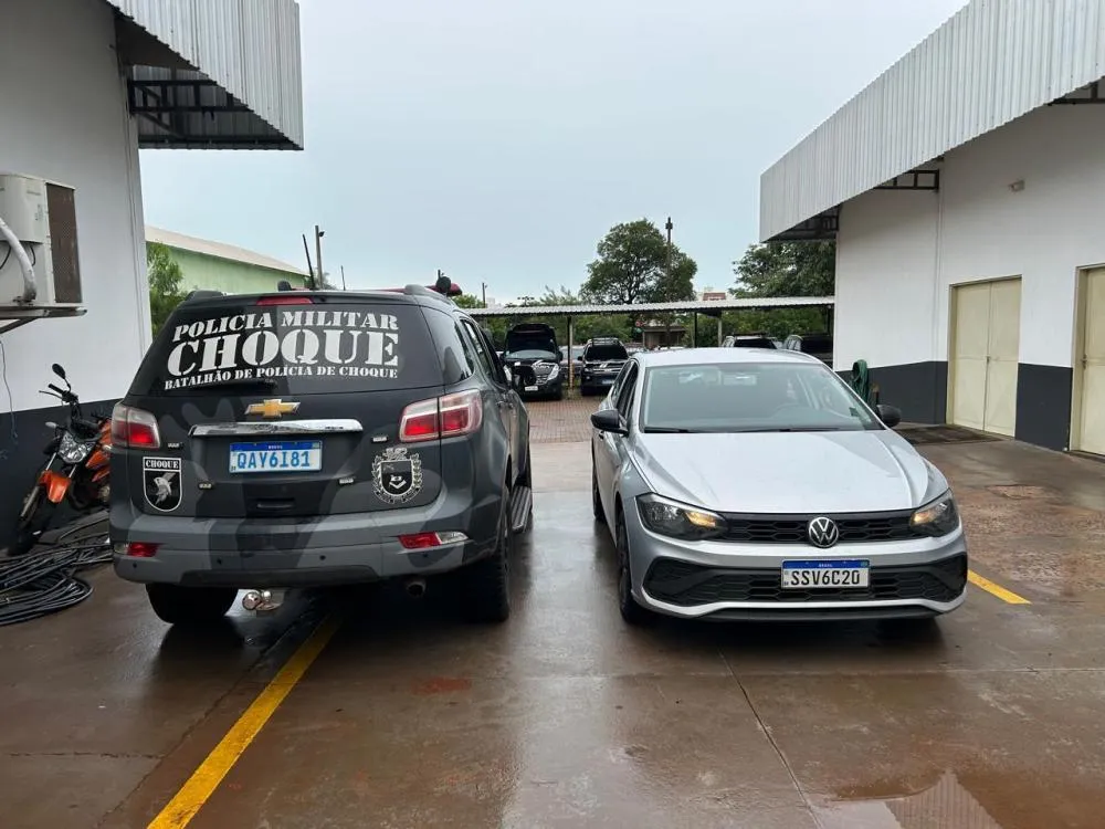 Motorista é cercado por grupo e tem carro roubado no Tiradentes
