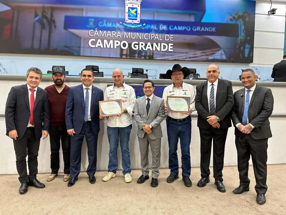 Herculano Borges entrega moção a ícones do automobilismo e reforça o compromisso com o esporte