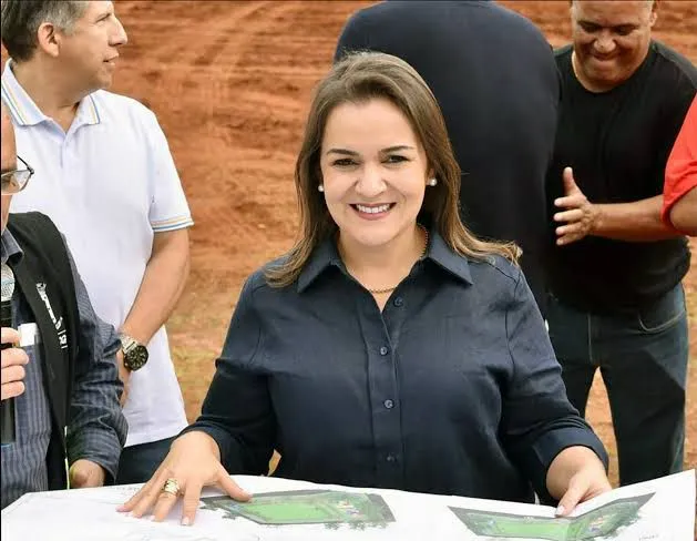Prefeita Adriane Lopes recorrerá na justiça contra o próprio aumento salarial, e promete doar em no caso de negativa