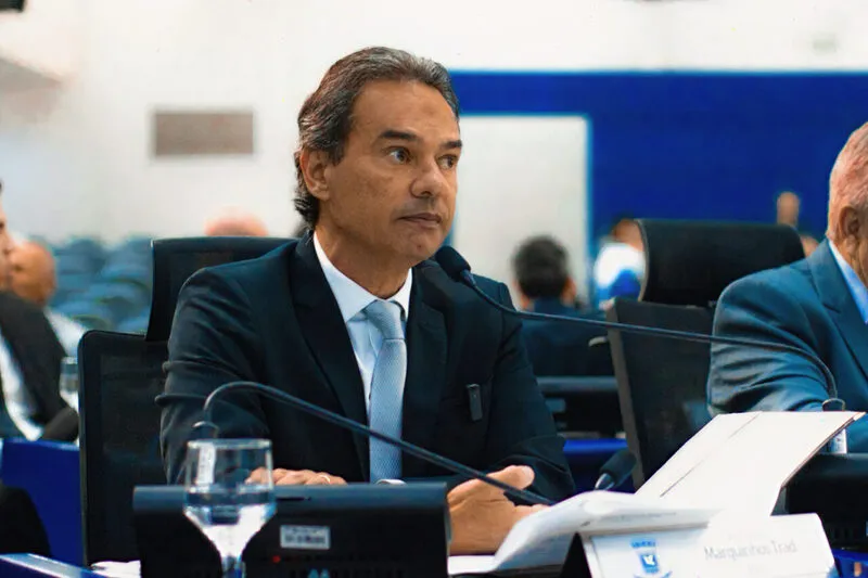 Vereador Marquinhos Trad garante tapa-buraco em cruzamento com a Spipe Calarge