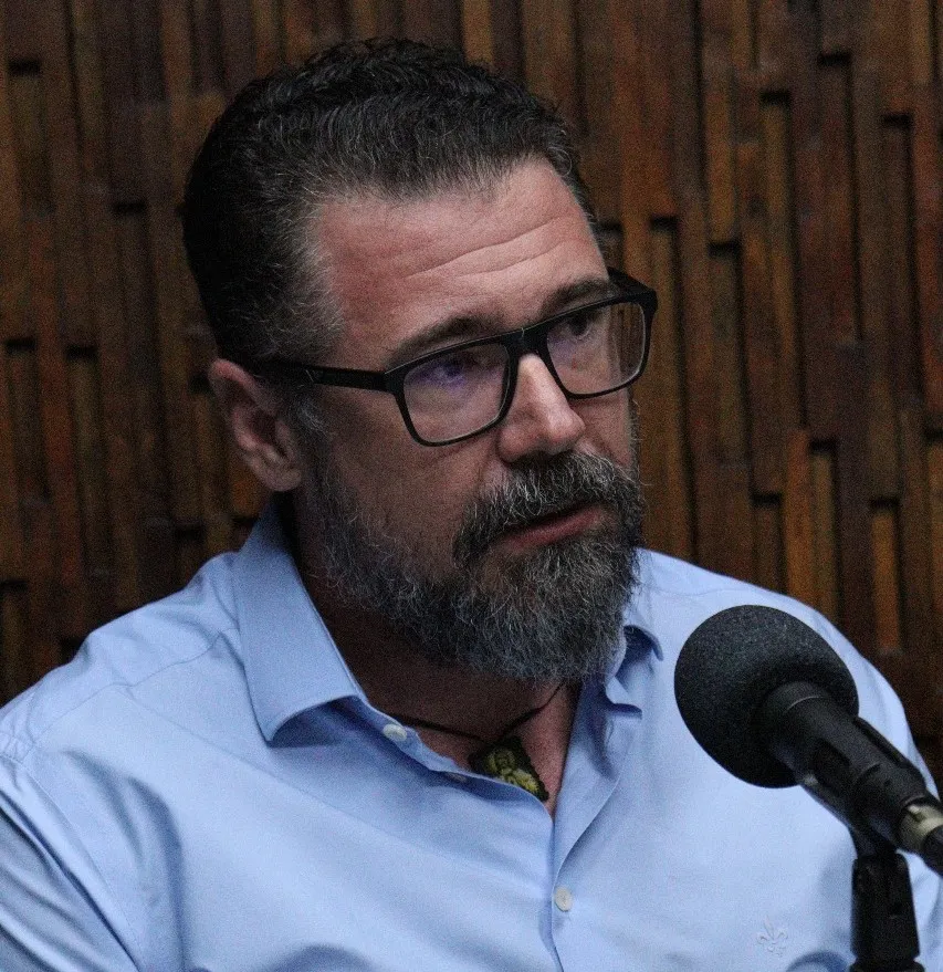 Profeta Conservador “Já é impeachment na Austrália”, avisa Pollon em rádio