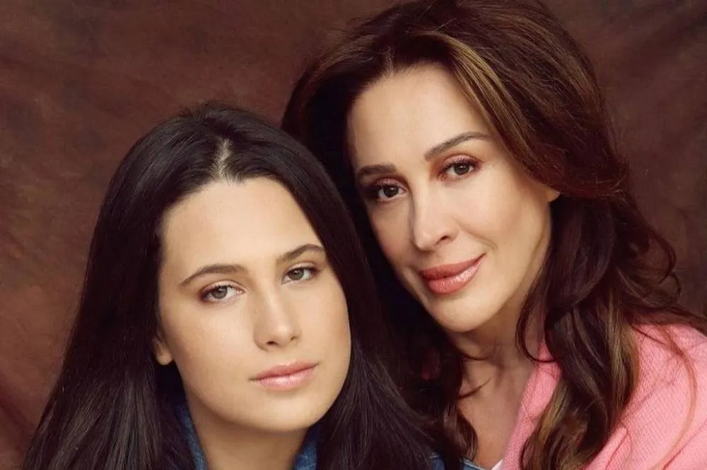 Deputado denuncia Claudia Raia por dar vibrador à filha de 12 anos