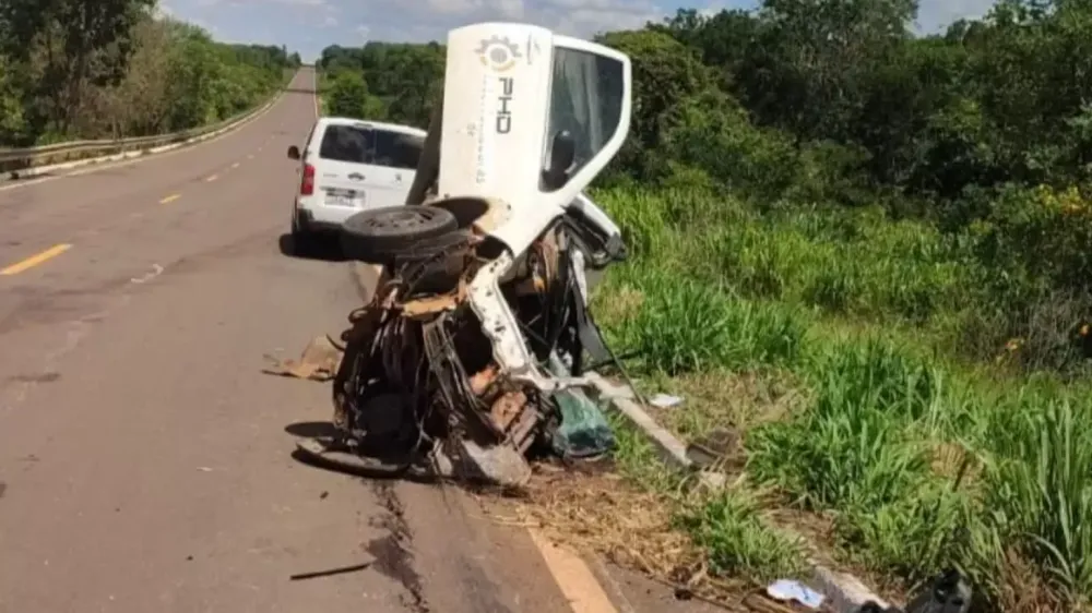 Motorista morre ao bater carro de frente com carreta na MS-040 em Santa Rita do Pardo