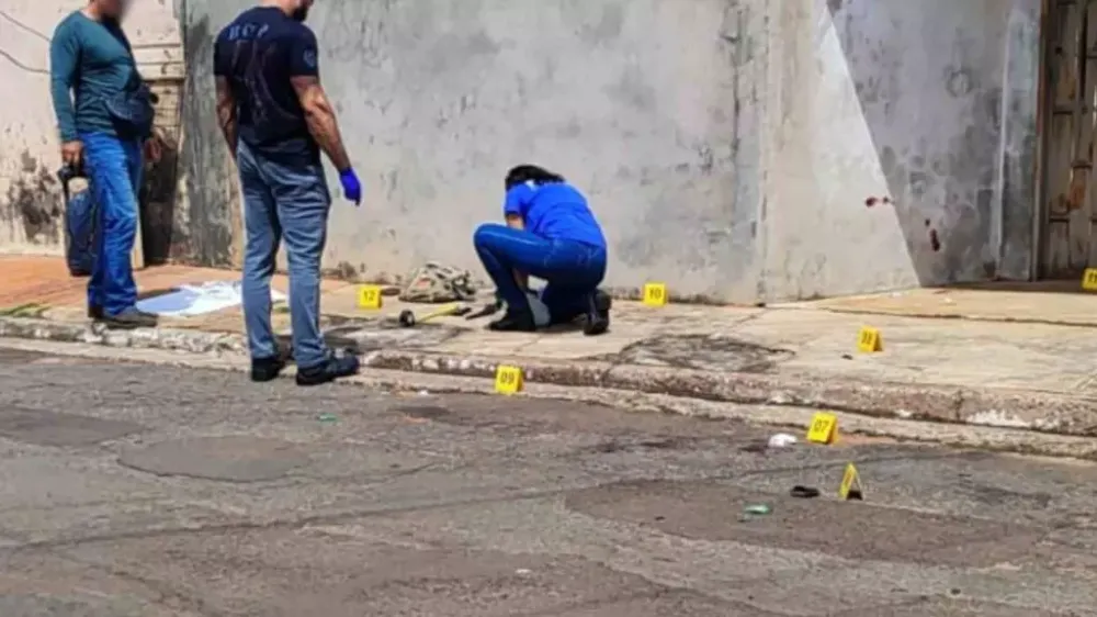 AGORA: Idosa é esfaqueada e vizinho acaba ferido ao tentar defendê-la no Coophatrabalho