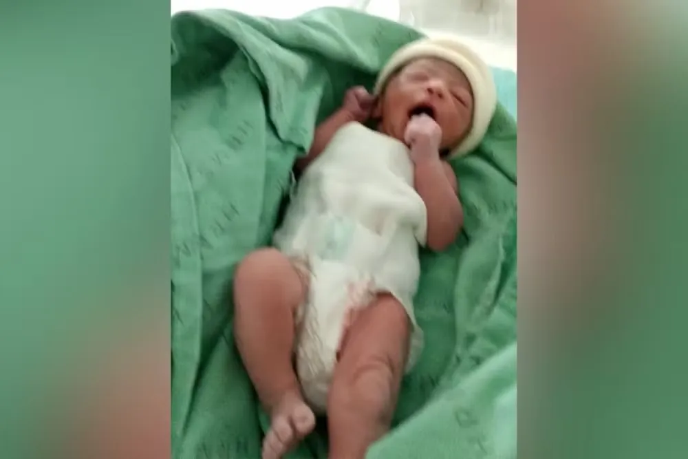 BEBE NASCE EM BANHEIRO DE HOSPITAL POR FALTA DE ATENDIMENTO 