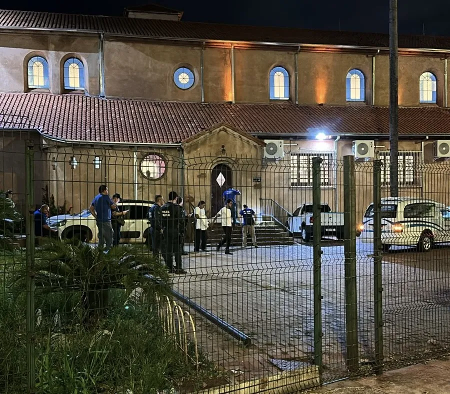 HOMEM É MORTO A FACADAS DENTRO DE IGREJA LOCALIZADA NA AV. AFONSO PENA