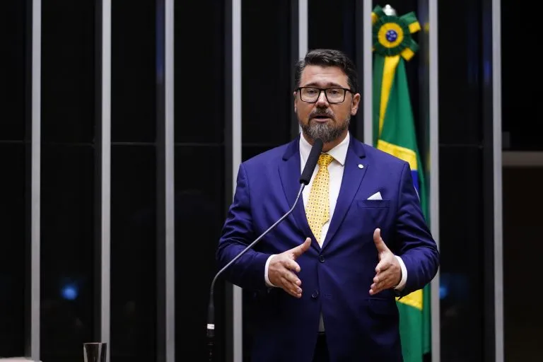 TRÊS PROJETOS DE POLLON INDICAM CAMINHO PARA SE AMPLIAR A DEFESA DAS MULHERES