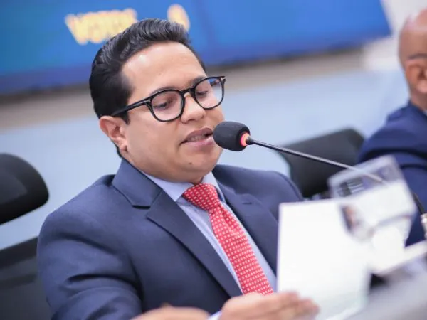 PRESIDENTE PAPY SOLICITA MELHORIAS NO TRÂNSITO EM BAIRROS DA CAPITAL