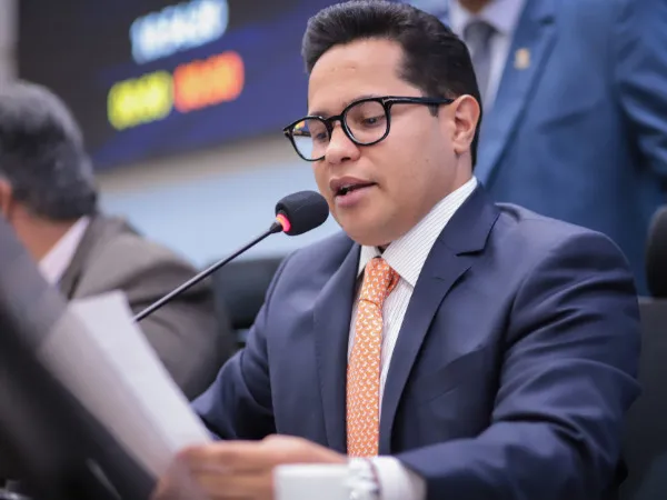 PRESIDENTE PAPY SOLICITA MELHORIAS NO TRÂNSITO E LIMPEZA DE ÁREA PÚBLICA NA CAPITAL