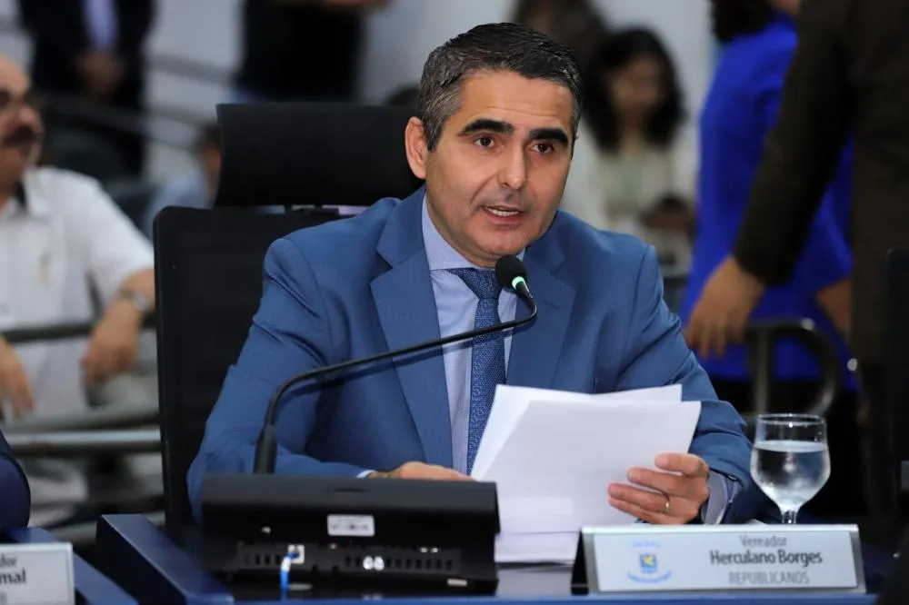 VEREADOR HERCULANO BORGES SOLICITA MELHORIAS NA RUA CINQUENTA PARA GARANTIR TRAFEGABILIDADE E SEGURANÇA