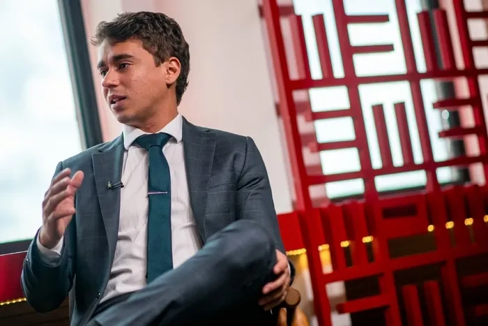 NIKOLAS REAGE A MUDANÇAS NAS REGRAS DO PIX: “LÁ VAMOS NÓS NOVAMENTE”