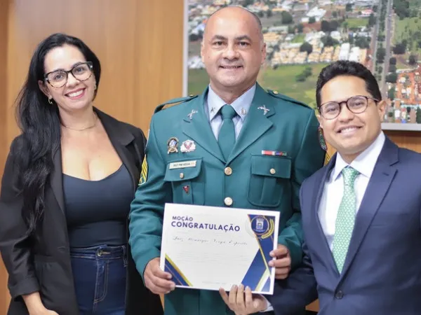 PAPY HOMENAGEIA PM QUE SALVOU BEBÊ EM ATAQUE CONVULSIVO NA CAPITAL