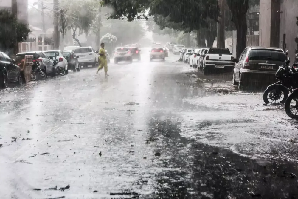 INMET EMITE ALERTA DE CHUVAS INTENSAS EM TODAS AS CIDADES DE MS