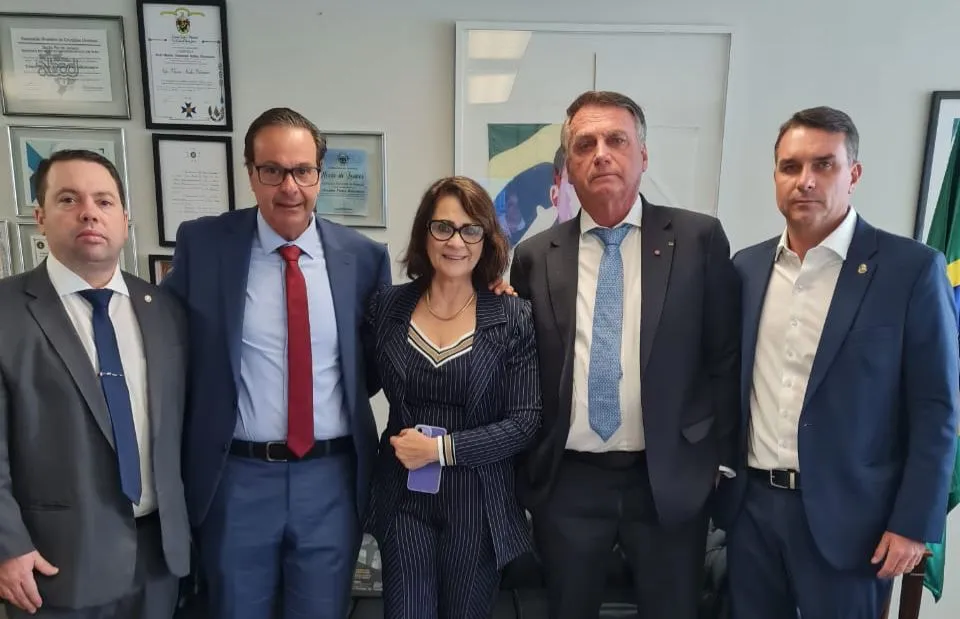 RODOLFO NOGUEIRA ACOMPANHA O SEGUNDO DIA DE JULGAMENTO AO LADO DE BOLSONARO