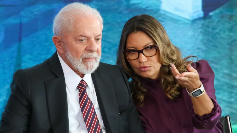 ‘MULHER DO PRESIDENTE NÃO NASCEU PARA SER DONA DE CASA’, DIZ LULA SOBRE JANJA
