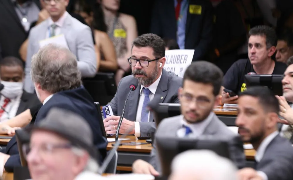 CONSELHO DE ÉTICA APROVA PARECER PELA CASSAÇÃO DE GLAUBER BRAGA COM VOTO FAVORÁVEL DE MARCOS POLLON