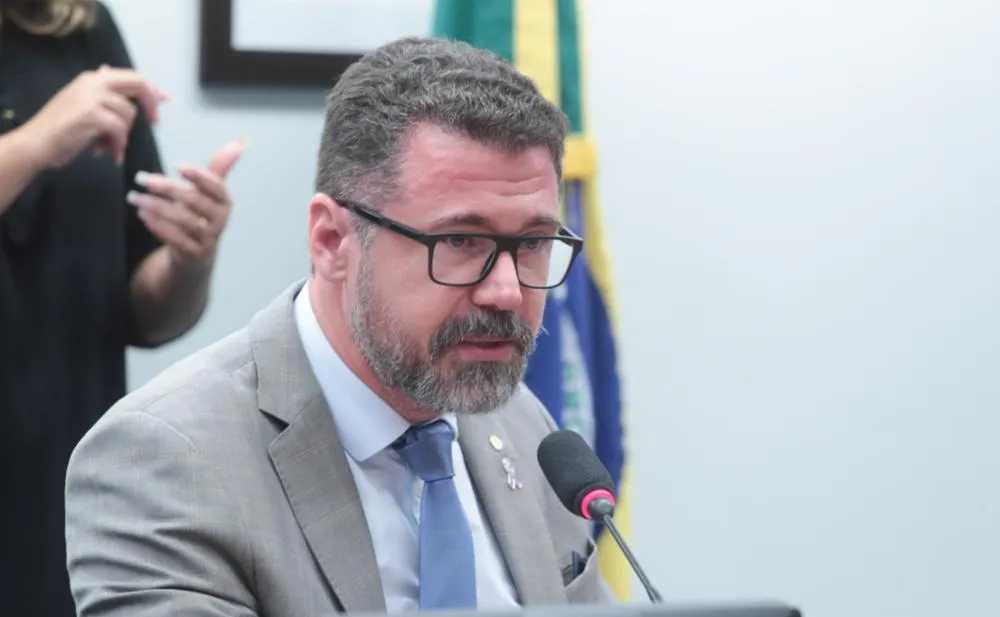 POLLON CRITICA GASTO DE R$ 1 BILHÃO DE DINHEIRO PÚBLICO PARA O MST