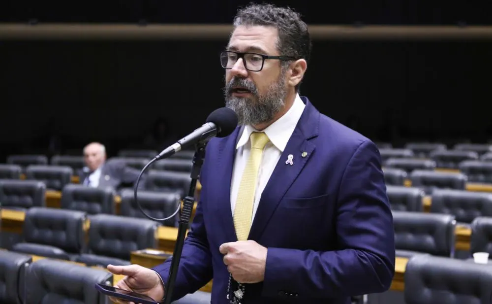 POLLON DEFENDE PORTE DE ARMA PARA ADVOGADOS COMO ESTRATÉGIA CONTRA O ESTATUTO DO DESARMAMENTO