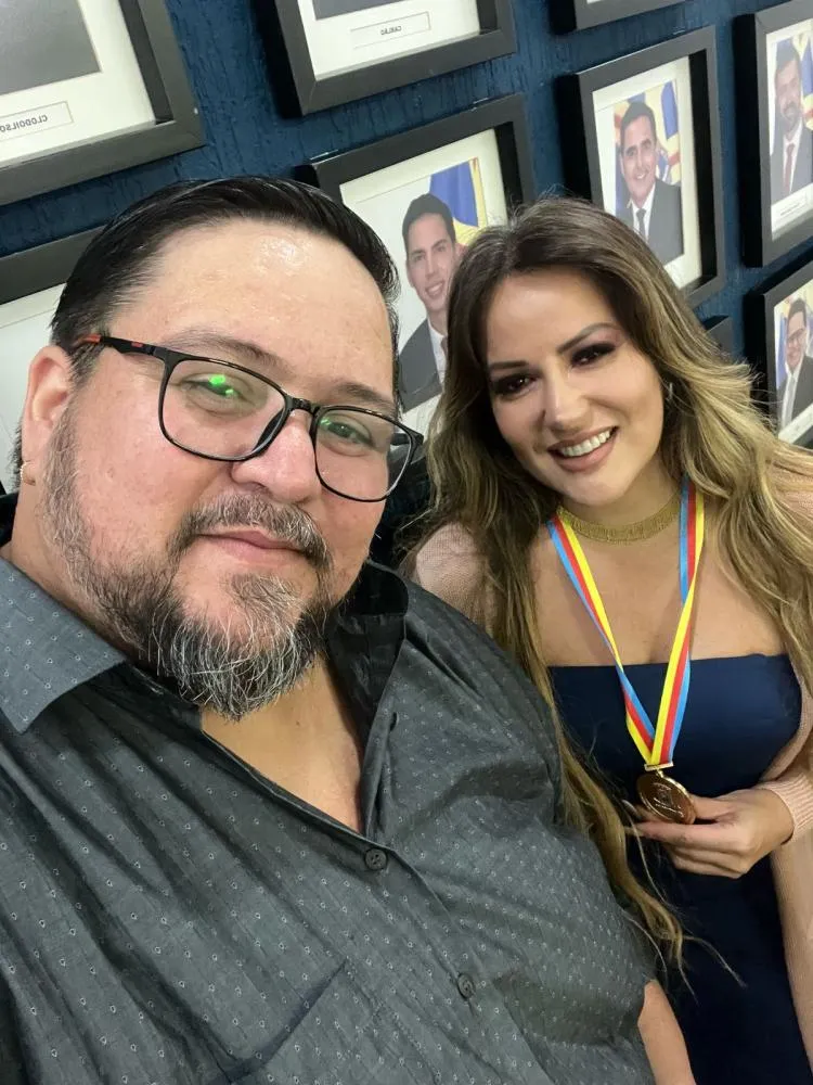 JORNALISTAS ALÍPIO NETO E KELIANA FERNANDES SÃO HOMENAGEADOS PELO DIA DO JORNALISTA EM SESSÃO NA CÂMARA DE CG
