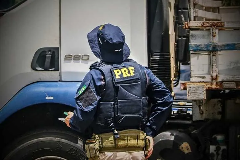 MENINA DE 8 ANOS É RESGATA PELA PRF APÓS FUGIR DE CASA 