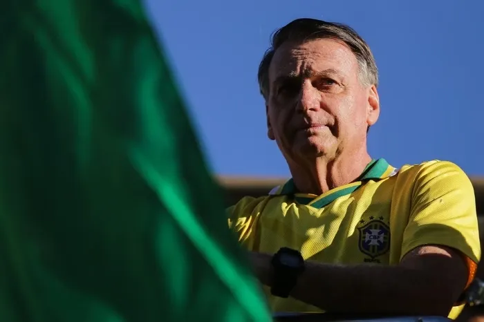VEJA O QUE DISSE JAIR BOLSONARO DO TRIO EM ATO PRÓ-ANISTIA. VÍDEO